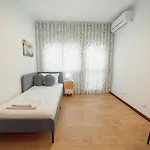 City Center Grand Apartment With Seaview Terrace By Vacationy