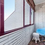 Guestready - Red Stripes