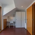 Top Floor Apartment With Sunny Balconies