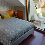 Top Floor Apartment With Sunny Balconies