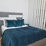 Seni\'S House