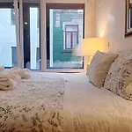 Oliveiras Charming Apartment Downtown