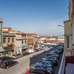 Host Wise - Flat W Free Private Parking - Bright & Cozy