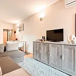 Almada Apartments 468