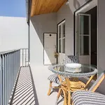 157 Flores Apartment