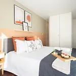 Host Wise - Restful Minimalist Flat - Balcony