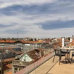 Wine & Books Porto Hotel