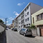 Host Wise - Bright Fresh Flat With Garage - Marques