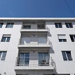 Host Wise - Bright Fresh Flat With Garage - Marques
