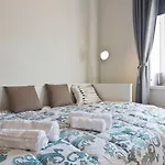 Host Wise - Cozy Sunny Flats - Ace Location