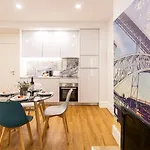 Porto River Flat W/ Patio By Lovelystay