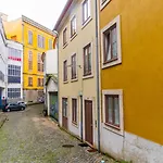 Porto River Flat W/ Patio By Lovelystay