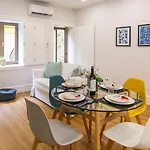 Porto River Flat W/ Patio By Lovelystay