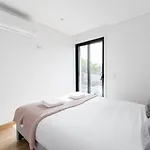 Guestready - Poet\'S Modern Retreat