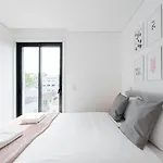 Guestready - Poet\'S Modern Retreat