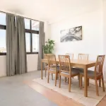 Host Wise - Comfy Minimalist Flat