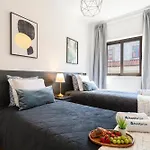 Host Wise - Comfy Minimalist Flat