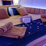 Sleepboat Luxlife Yatch