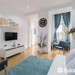 Host Wise - Colorful Fresh Flats - Batalha
