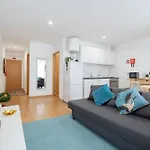 Host Wise - Colorful Fresh Flats - Batalha