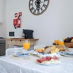 Host Wise - Colorful Fresh Flats - Batalha