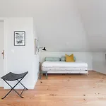 Guestready - Spacious And Modern Apt W/ Skylight