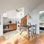 Guestready - Spacious And Modern Apt W/ Skylight