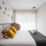Guestready - Quental Wallpaper Near Marques Square