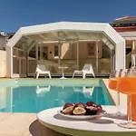 731 Costa Cabral Metro Residence