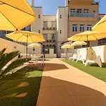 733 Costa Cabral Metro Residence