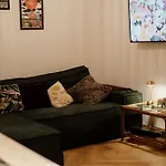 Central Apartment W/ Garden Terrace