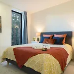 Host Wise - Central Private Flats - Terrace