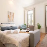Host Wise - Modern Comfy Flat