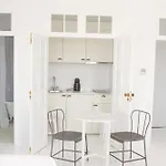 Mo House