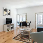 Host Wise - Modern Urban Flat