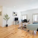 Host Wise - Modern Urban Flat