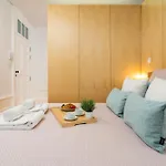 Host Wise - Bright Downtown Flat W Terrace