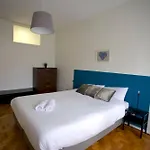 Downtown 3 Bedroom With Balcony - Quiet Street - Family Friendly - Groups