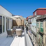 Host Wise - Luxurious Private Flats - Balcony