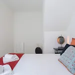 Host Wise - Luxurious Private Flats - Balcony