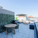 Liiiving In Porto-Modern & Glam Rooftop Apartment