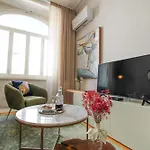 Luxurious Flat In City Center By Lovelystay
