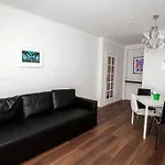 Downtown Porto Spacious Flat In A Calm Street