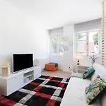 Host Wise - Modern Bright Studio