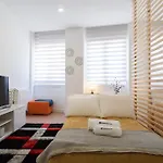 Host Wise - Modern Bright Studio