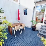 Bluetile Sol Apartment