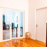 Spacious, Luxurious, And Charming Apartment In Premium Porto Location With Parking