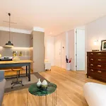 Host Wise - Stylish Urban Flat With Terrace