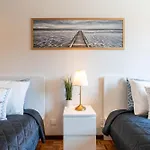 Host Wise - Bright And Elegant Urban Flat With Balcony