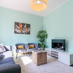Host Wise - Colorful Bright Flat With Balcony